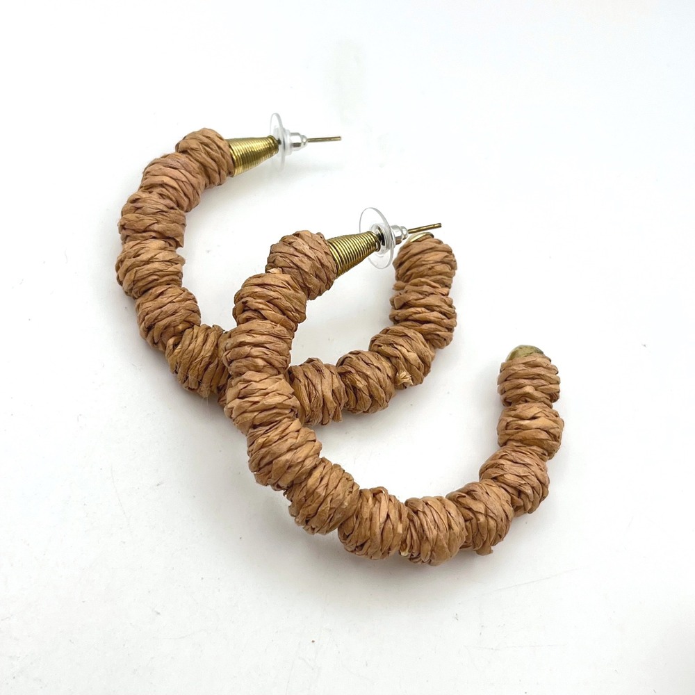 Tan Woven Raffia Hoop Earrings Gold Tone Knotted Straw Statement Jewelry 2 Inch